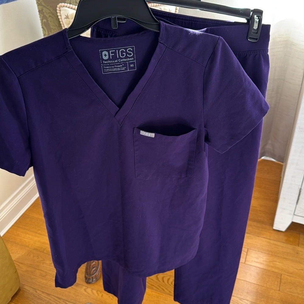 FIGS Women's Purple Scrub Top and Pants Set